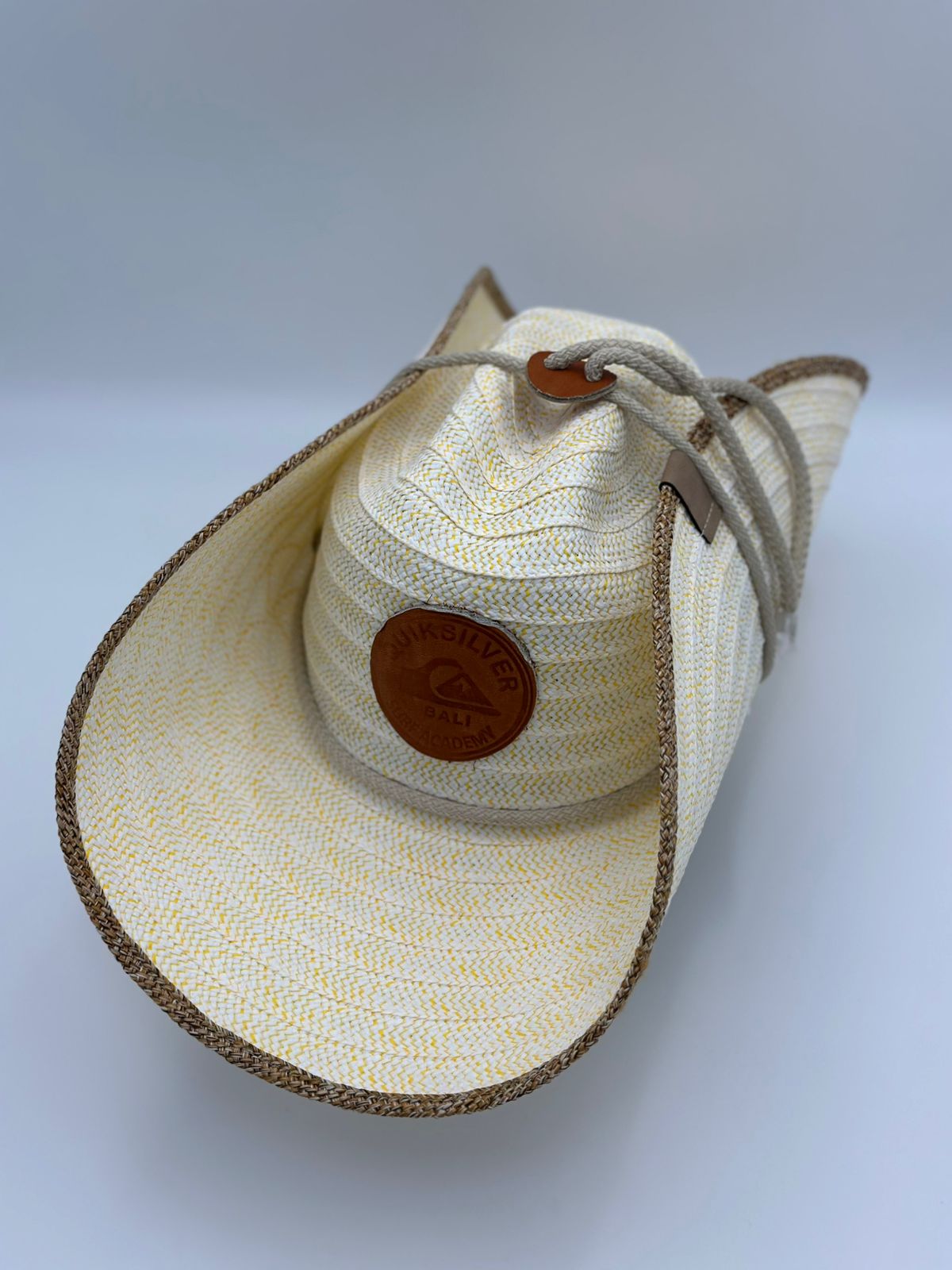 SOMBRERO BALÍ BLANCO BORDE CAFÉ - Imagen 2