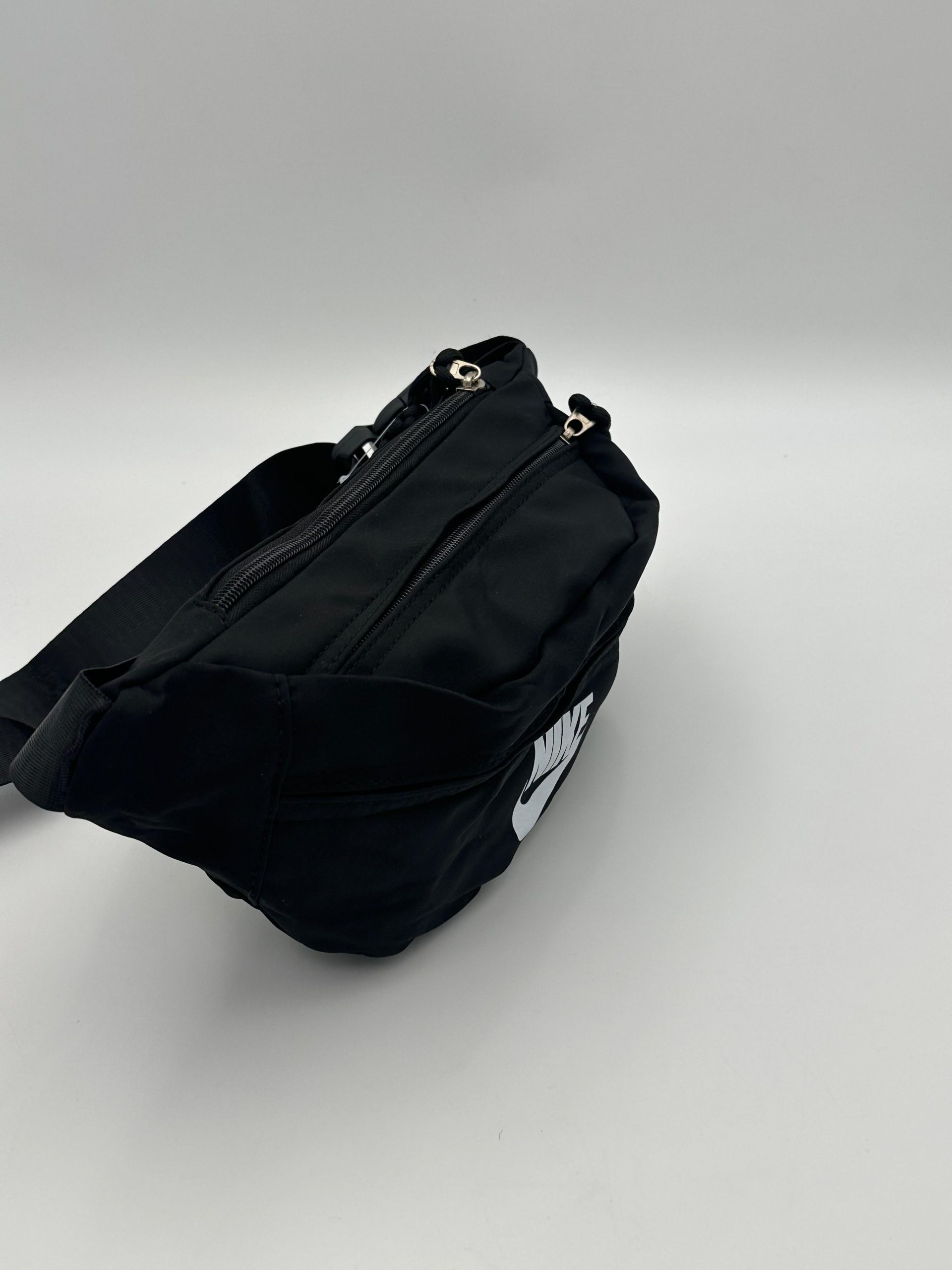 RIÑONERA NIKE NEGRA GRANDE - Imagen 3