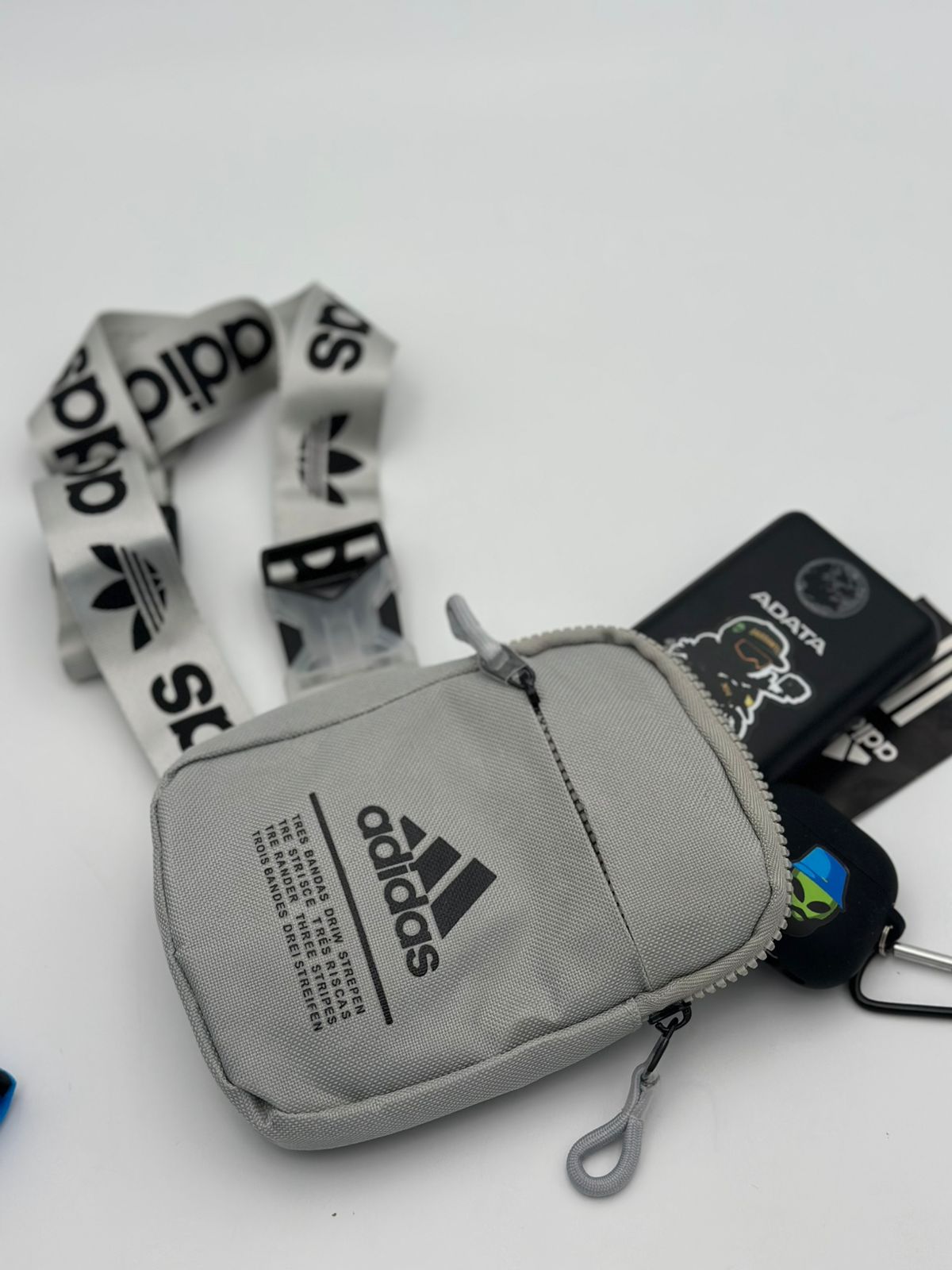 BOLSO MANOS LIBRES ADIDAS GRIS CLARO - Imagen 3