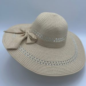 SOMBRERO ALA ANCHA COLOR MARFIL, MOÑO