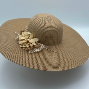 SOMBRERO ALA ANCHA COLOR NUDE, FLOR