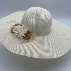 SOMBRERO ALA ANCHA COLOR MARFIL, FLOR