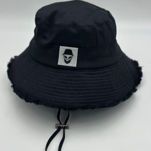 PESQUERO ALA LARGA NEGRO APLIQUE ALIEN