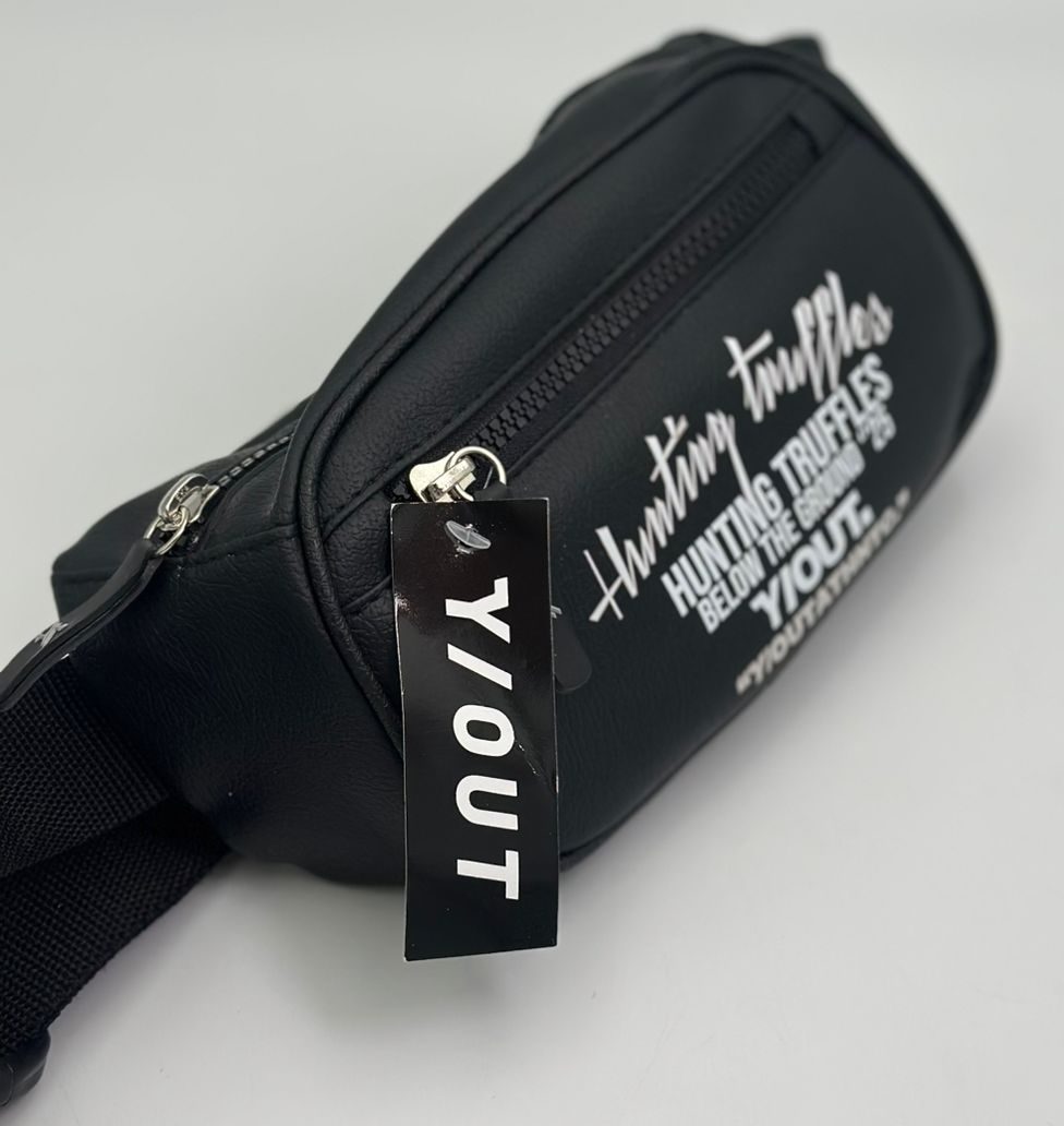 RIÑONERA Y/OUT NEGRA - BLANCO