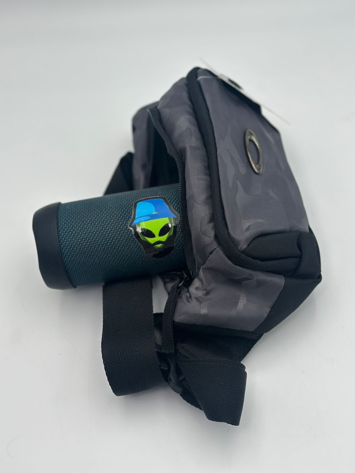 RIÑONERA OAKLEY DEPORTIVA GRIS - Imagen 3