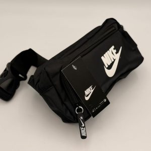 RIÑONERA NIKE NEGRA ESTILO CUADRADO