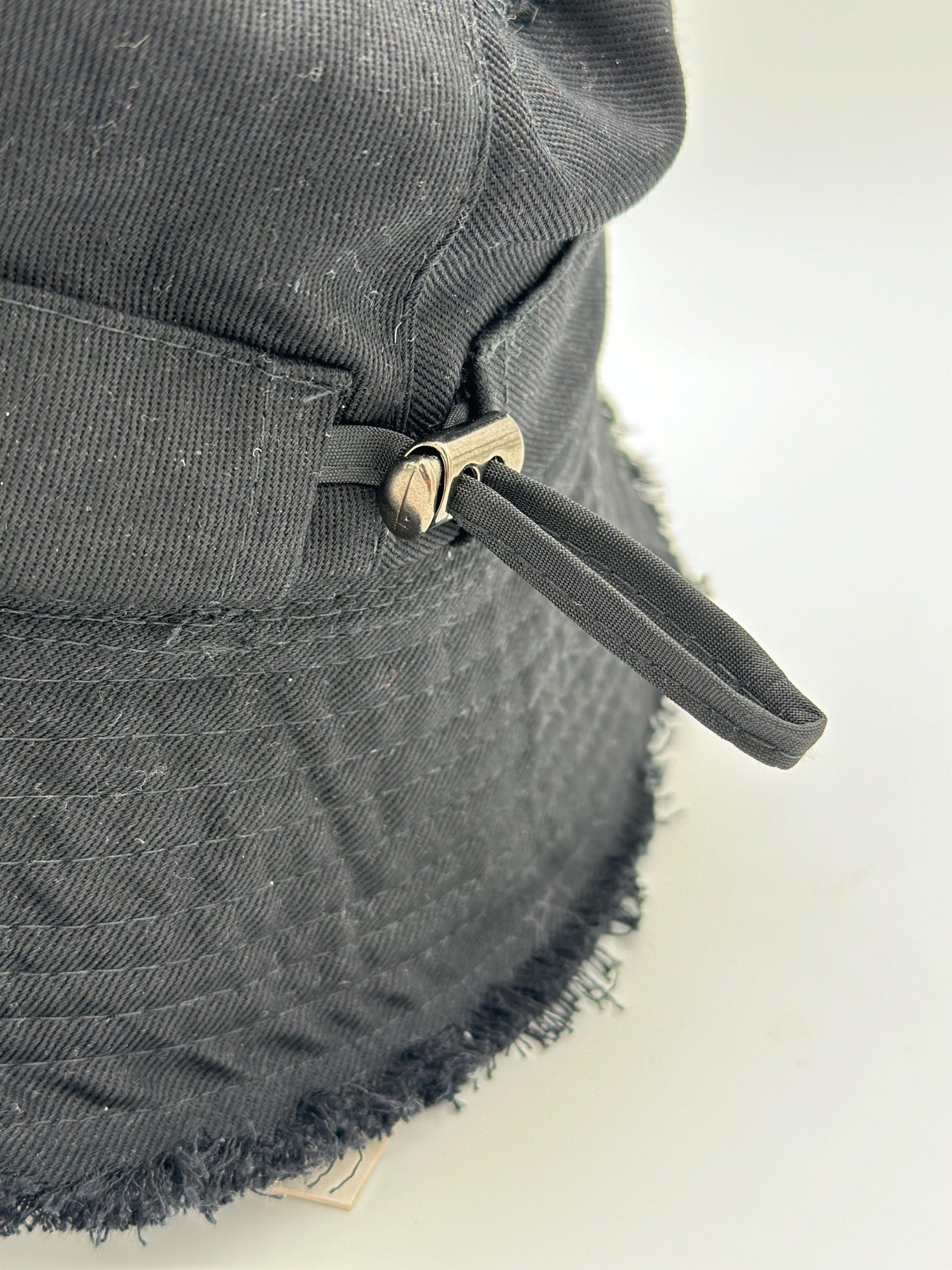 PESQUERO JACQUEMUS NEGRO - AJUSTABLE - Imagen 2