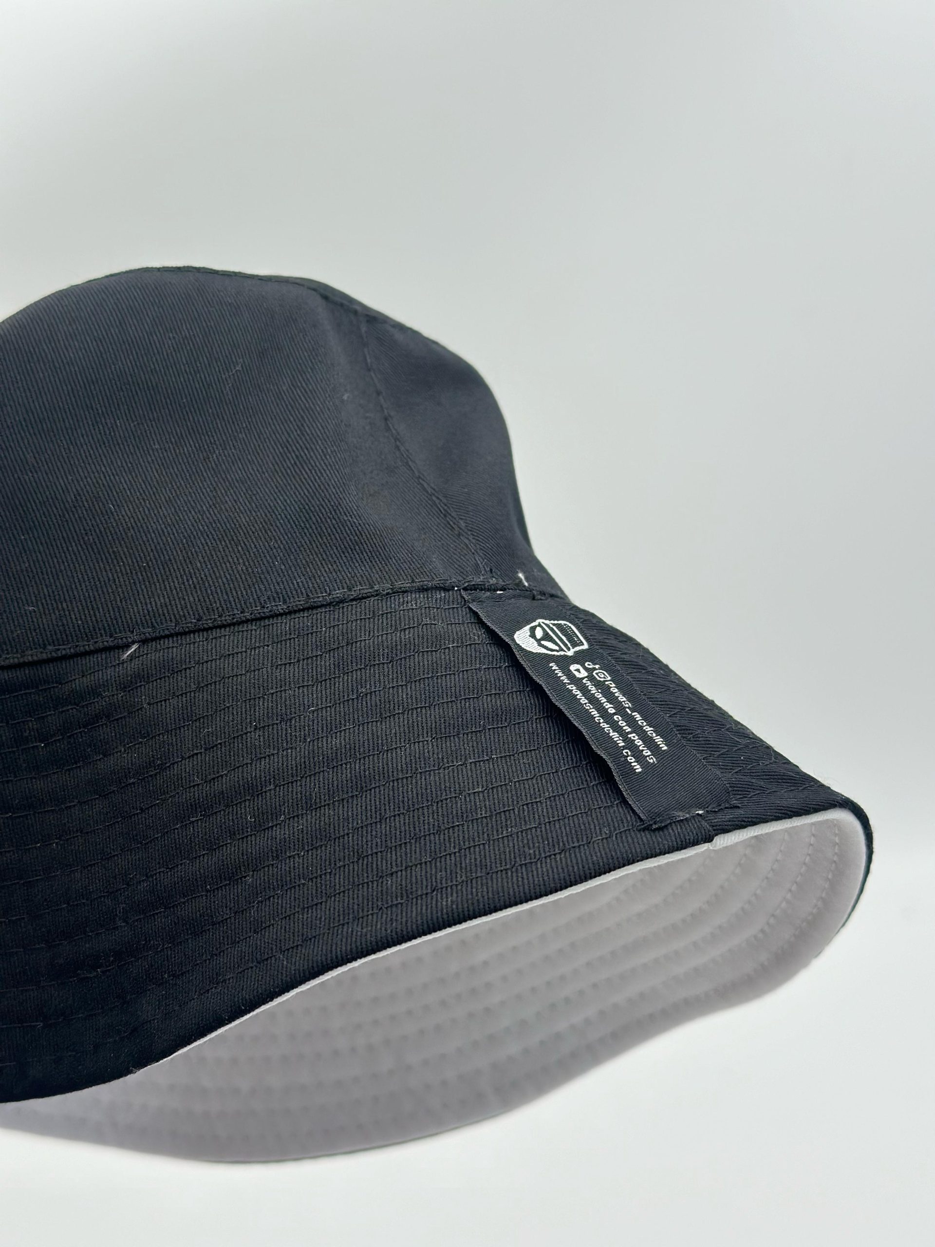 PAVA (BUCKETHAT) BLANCO - NEGRO - Imagen 2
